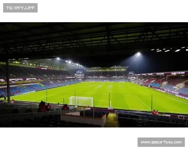 伯恩利2-2曼联，舍什科双响难救主